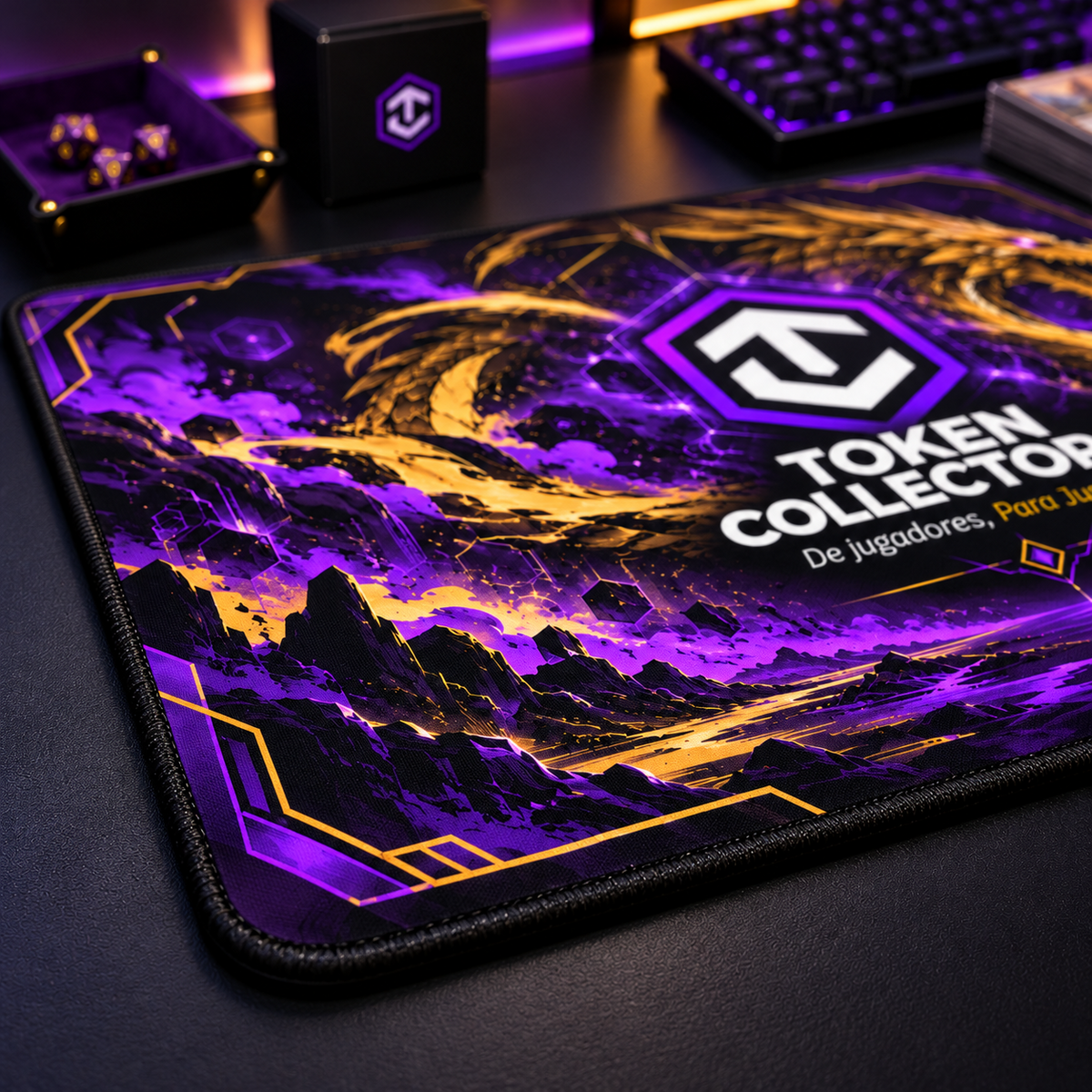Vista ilustrativa de una esquina con borde cosido del playmat Token Collector RD.